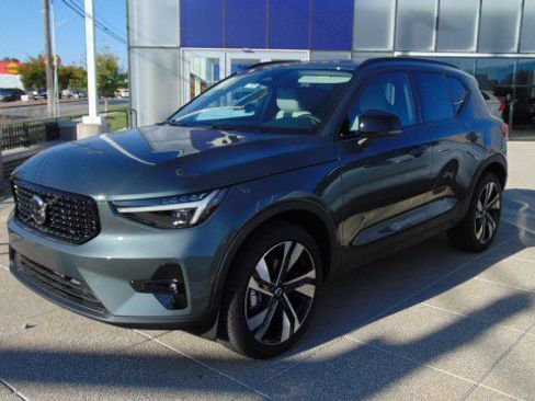 New 2026 Volvo XC40 B5 Ultra w/ Climate Package image 2
