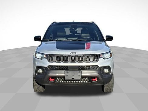 Used 2025 Jeep Compass Trailhawk AWD/4WD image 2