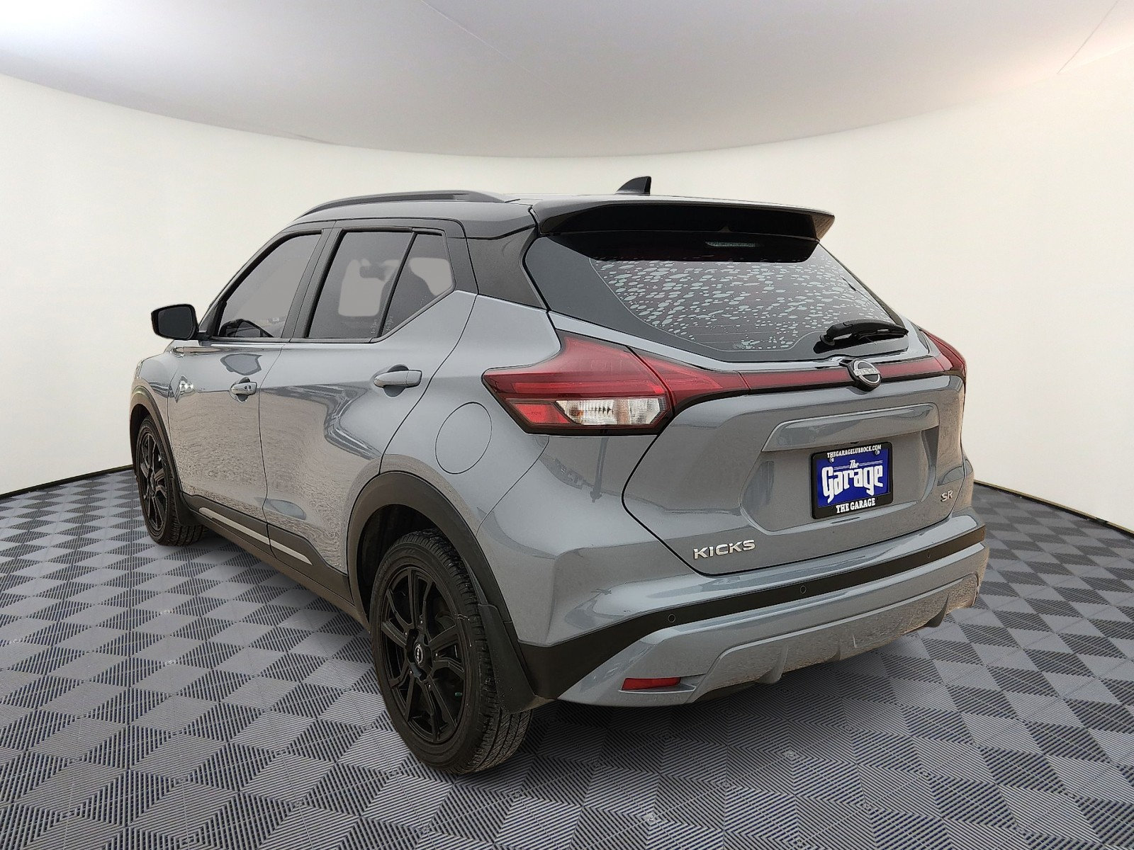 Used 2023 Nissan Kicks SR FWD image 3