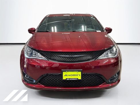 Used 2020 Chrysler Pacifica Touring-L w/ S Appearance Package FWD image 2