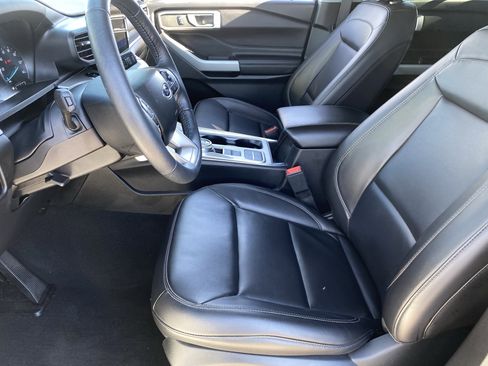 Used 2023 Ford Explorer XLT w/ Equipment Group 202A image 17
