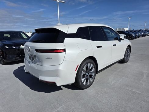 New 2026 BMW iX xDrive45 w/ Premium Package image 4