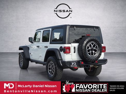 Used 2025 Jeep Wrangler Unlimited Rubicon AWD/4WD image 4