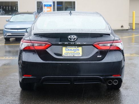 Used 2023 Toyota Camry SE image 4