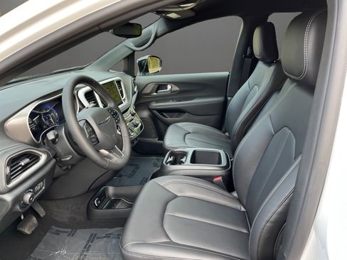 New 2026 Chrysler Pacifica Select image 11