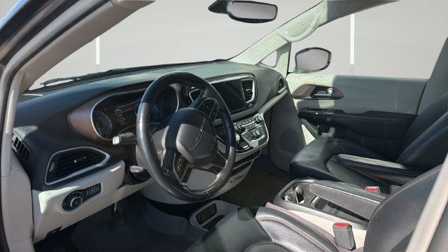 Used 2019 Chrysler Pacifica Touring-L FWD image 8