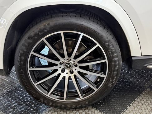 Used 2024 Mercedes-Benz GLS 580 4MATIC image 16