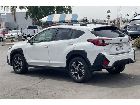 Used 2024 Subaru Crosstrek 2.0i Premium image 3