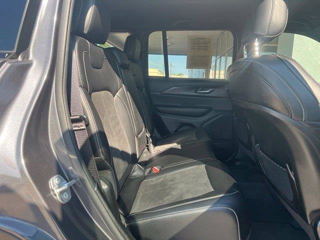 Used 2023 Jeep Grand Cherokee Altitude AWD/4WD image 13