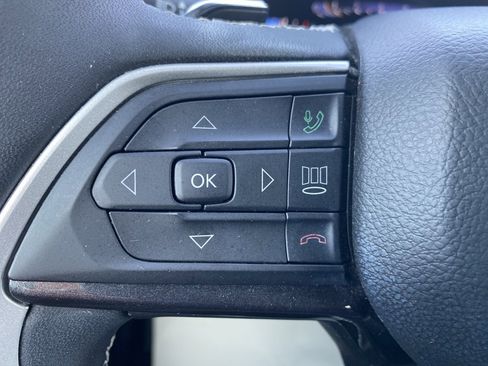 Used 2023 Jeep Grand Cherokee L Laredo image 29