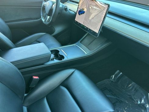 Used 2021 Tesla Model Y Performance image 31