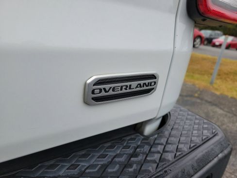 Used 2021 Jeep Gladiator Overland image 11