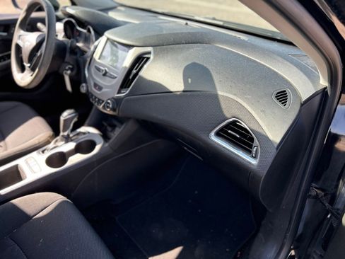 Used 2018 Chevrolet Cruze LS FWD image 9