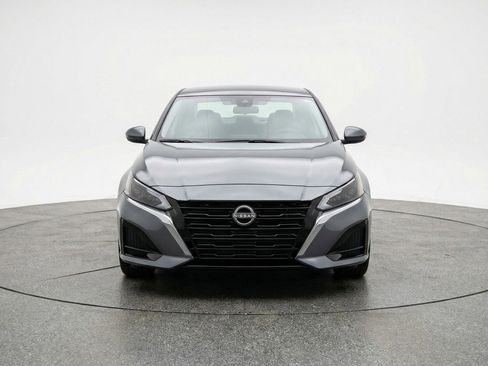 Used 2025 Nissan Altima 2.5 SV image 2