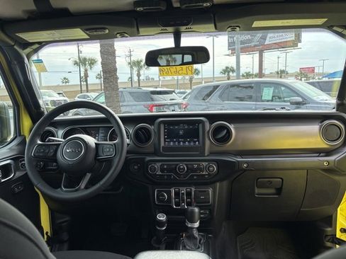 Used 2023 Jeep Gladiator Willys image 18