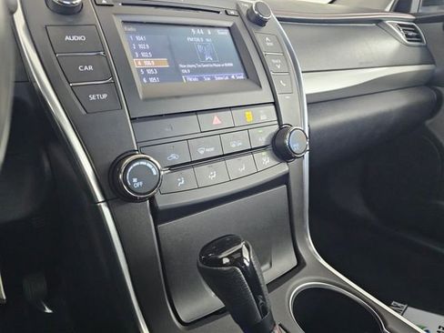 Used 2017 Toyota Camry SE image 30
