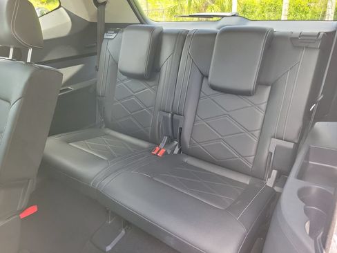 Used 2025 Volkswagen Atlas SE FWD image 12