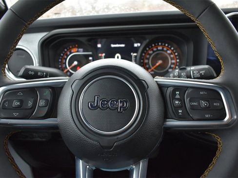 Certified 2024 Jeep Wrangler Sahara w/ Technology Group image 17