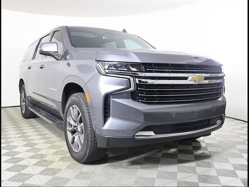 Used 2022 Chevrolet Suburban LT w/ Luxury Package AWD/4WD image 2