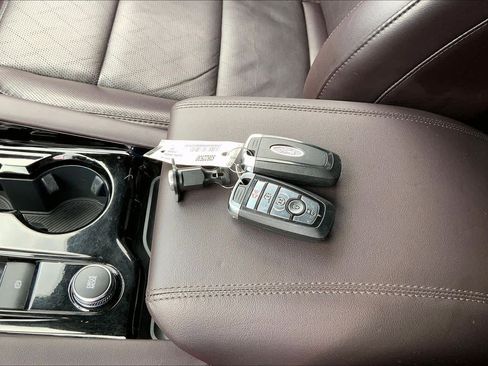 Certified 2025 Ford Explorer Platinum image 14