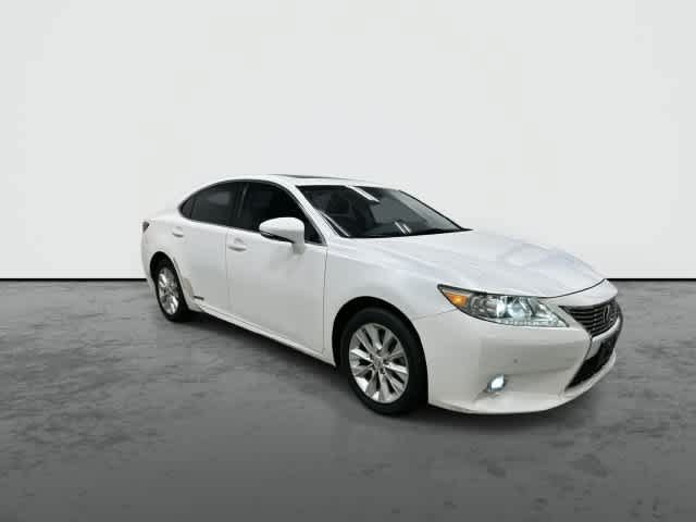 Used 2015 Lexus ES 300h w/ Navigation System Package FWD image 5