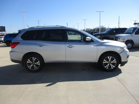 Used 2017 Nissan Pathfinder SL image 5