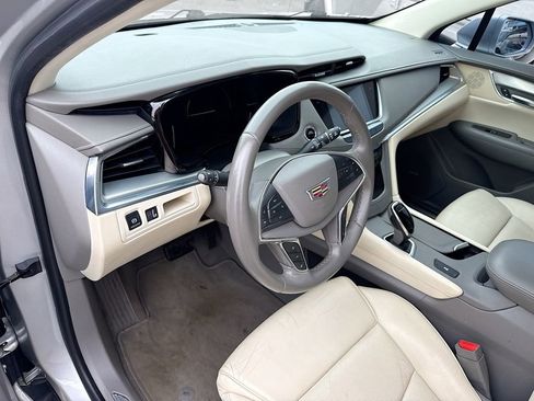 Used 2018 Cadillac XT5 Luxury w/ Driver Awareness Package image 10
