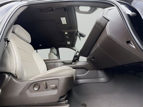 Used 2022 GMC Yukon SLT w/ SLT Luxury Package image 13