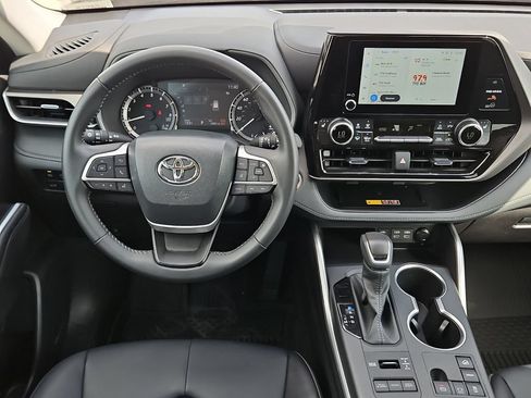 Certified 2026 Toyota Highlander XLE AWD/4WD image 14