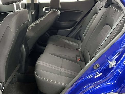 Used 2021 Hyundai Venue SEL FWD image 16