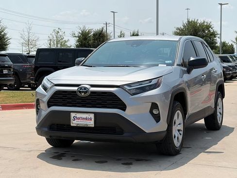 Used 2025 Toyota RAV4 LE AWD/4WD image 3