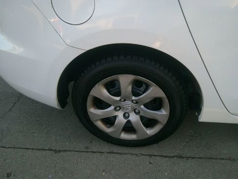 Used 2013 MAZDA MAZDA3 i Sport image 14