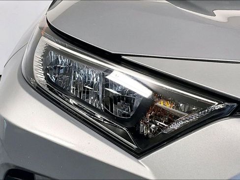 Used 2021 Toyota RAV4 XLE image 28