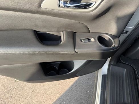 Used 2015 Nissan Pathfinder Platinum w/ Cargo Package image 24