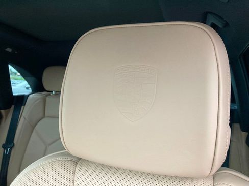 Used 2025 Porsche Macan image 22