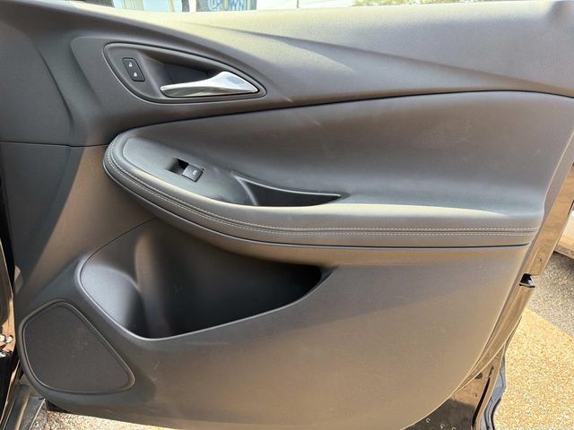 Used 2023 Buick Encore GX Essence w/ Experience Buick Package FWD image 18