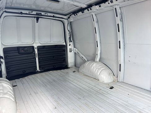 Used 2020 GMC Savana 2500 w/ Driver Convenience Package RWD image 10
