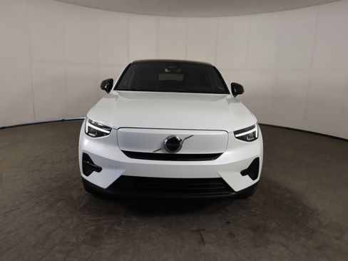 Used 2024 Volvo C40 Recharge Core image 2