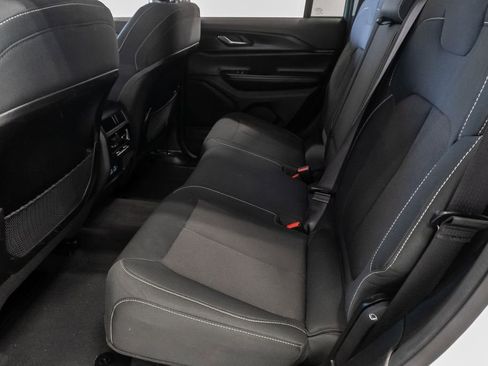 Used 2024 Jeep Grand Cherokee Laredo image 24