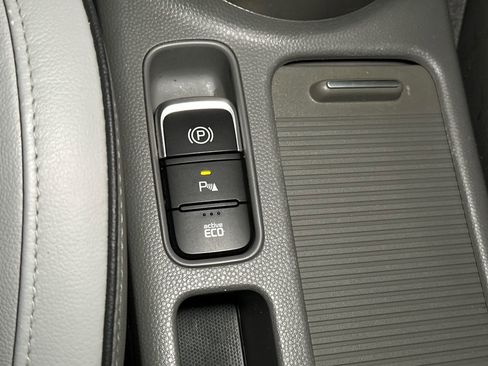 Used 2018 Kia Soul EV + w/ Sun & Fun Package image 31