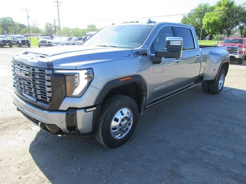 New 2026 GMC Sierra 3500 Denali Ultimate AWD/4WD image 11
