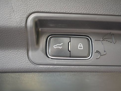 Used 2025 Ford Explorer Active image 25