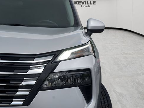 Used 2024 Nissan Rogue SV FWD image 5