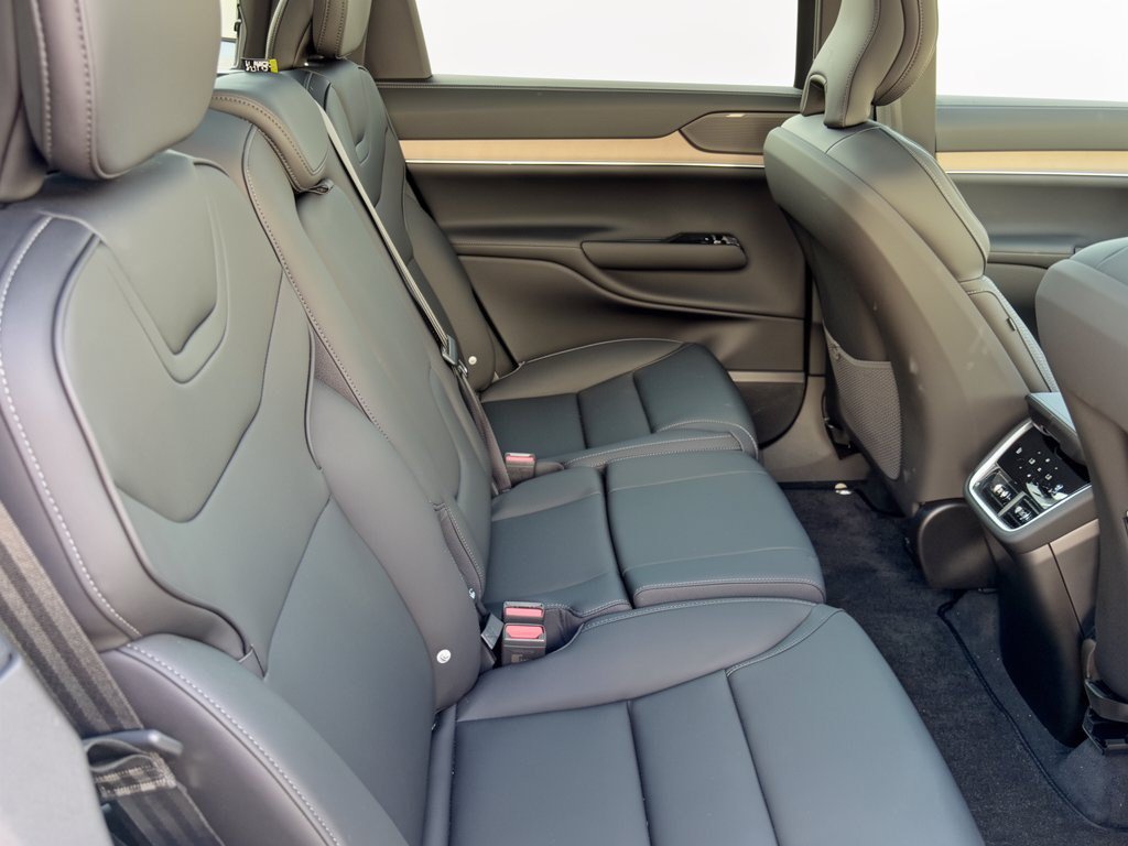 Certified 2025 Volvo EX90 Plus AWD/4WD image 29