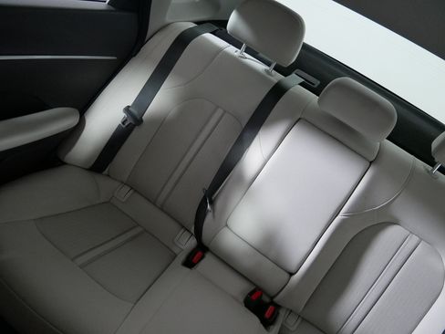 Used 2025 Hyundai Sonata SEL FWD image 12