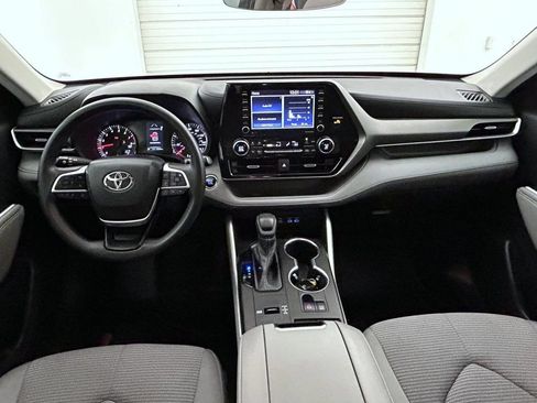 Used 2022 Toyota Highlander L FWD image 13