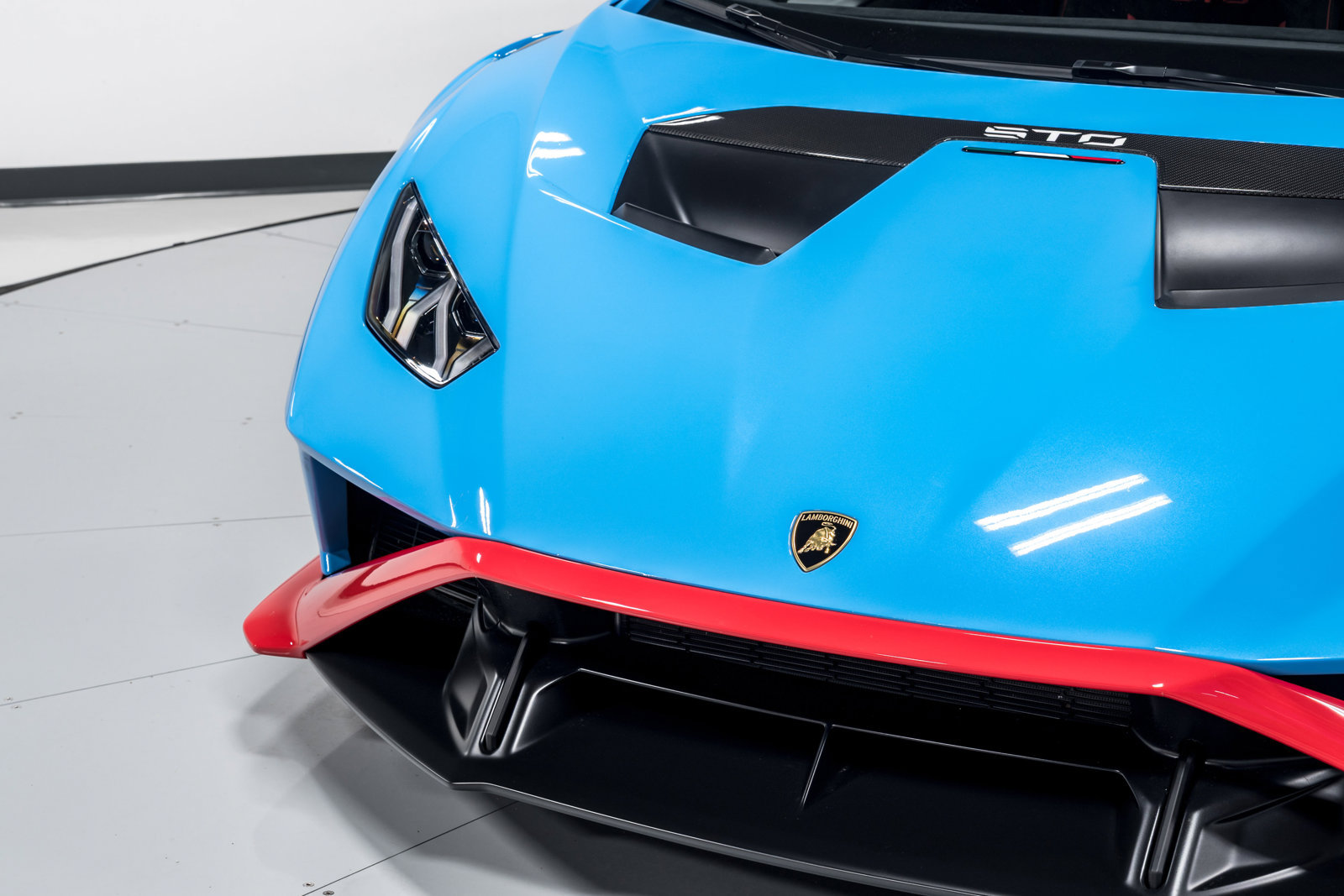 Used 2024 Lamborghini Huracan STO RWD image 41