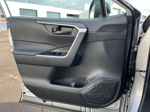 Used 2025 Toyota RAV4 LE image 20
