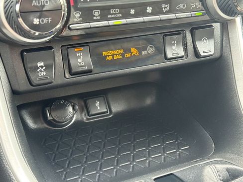 Used 2022 Toyota RAV4 XLE image 26