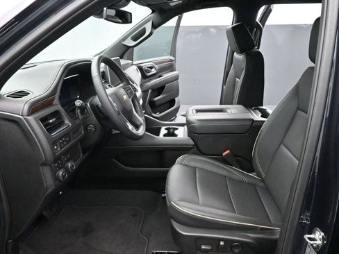 Used 2024 Chevrolet Suburban Premier AWD/4WD image 12